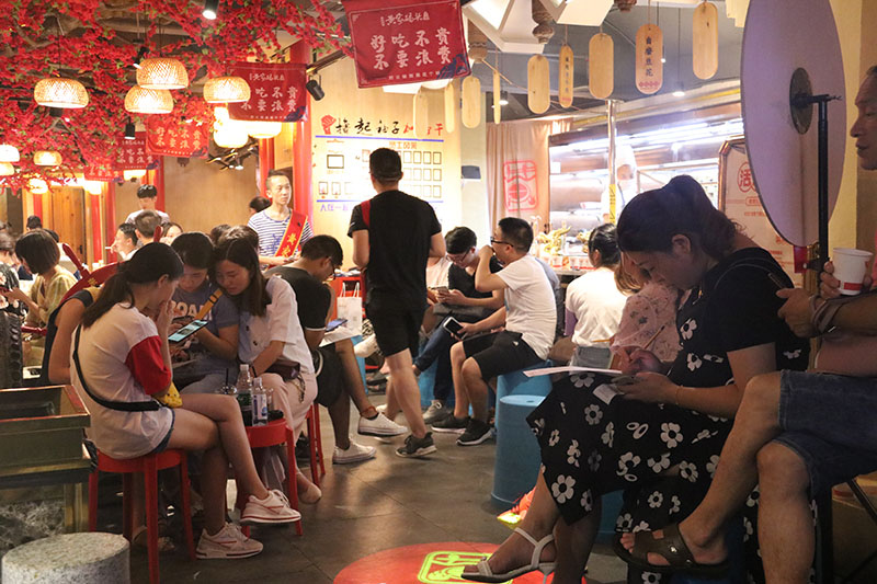 排队2.jpg 排队2.jpg